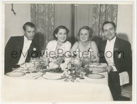 7b1408 GARY COOPER/NORMA SHEARER/FREDRIC MARCH 6.5x8.5 news photo 1934 with Eldridge all dressed up!