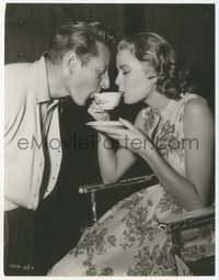 7b1444 GRACE KELLY/DANNY KAYE 7.25x9.5 still 1954 he left White Christmas set for Rear Window set!