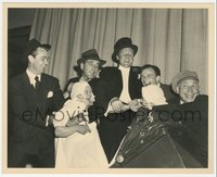 7b1411 HUMPHREY BOGART/HARPO MARX/FRANK SINATRA/ALAN LADD deluxe 8.25x10 still 1949 at fundraiser!