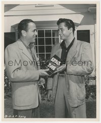 7b1428 KNOCK ON ANY DOOR candid 8x10 still 1949 Humphrey Bogart & John Derek w/novel by Cronenweth!