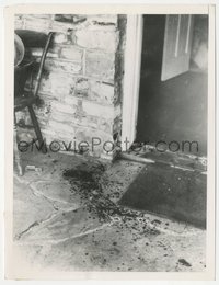 7b1494 SHARON TATE 7x9.25 news photo 1969 blood stains on porch of her home after she was murdered!