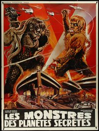 7b0092 WAR OF THE GARGANTUAS French 1p R1970s different art of monsters battling over city, rare!