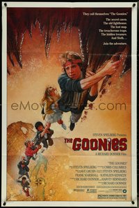 7b0470 GOONIES 1sh 1985 wonderful Drew Struzan art of top cast hanging from stalactite!