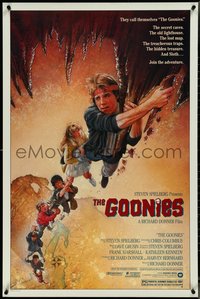 7c0367 GOONIES 1sh 1985 wonderful Drew Struzan art of top cast hanging from stalactite!