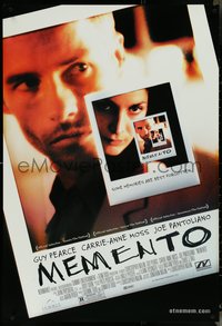 7c0466 MEMENTO 1sh 2000 great image of tattooed Guy Pearce, directed by Christopher Nolan!