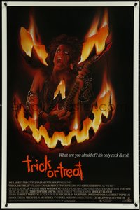 7c0630 TRICK OR TREAT 1sh 1986 great art of Tony Fields in flaming jack-o-lantern face!