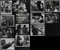 7d1008 LOT OF 13 8X10 CANDID STILLS SHOWING DIRECTORS ON SET 1970s cool behind the scenes images!