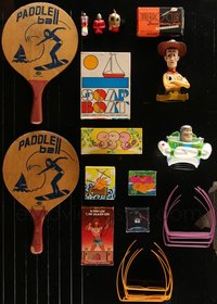 7d0022 LOT OF 23 MISCELLANEOUS 3 DIMENSIONAL ITEMS 1960s-1990s cool movie promo items & more!