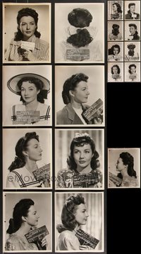 7d1110 LOT OF 17 LYNN BARI WARDROBE TEST PHOTOS 1940s referencing their hair, makeup & costumes!