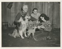 7f0332 COURAGE OF LASSIE candid 10.25x13 still 1946 Elizabeth Taylor with lamb, Frank Morgan & dog!