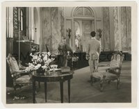 7f1453 FLESH & THE DEVIL 8x10.25 still 1926 Greta Garbo surprised to see John Gilbert in huge room!