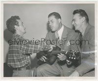 7f1465 JOE LOUIS/WOODY GUTHRIE 8.25x10 still 1946 the folk singer pays tribute to the boxing champ!