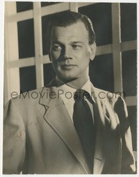 7f0025 JOSEPH COTTEN signed deluxe 7x9 still 1952 great head & shoulders close up in suit & tie!