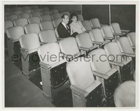 7f1467 LIZA MINNELLI/VINCENTE MINNELLI 8x10 still 1963 father & daughter in theater by Pomerantz!