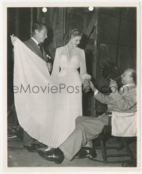 7f1495 YOUNG MAN WITH A HORN candid 8x10 still 1950 Lauren Bacall w/Michael Curtiz & dress designer!