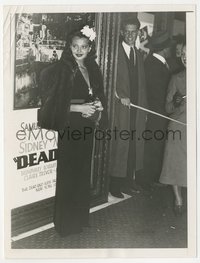 7p1333 DEAD END 6x8 news photo 1937 Sylvia Sidney standing by three-sheet at the New York premiere!