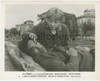 7p1394 LA STRADA 8.25x10 still 1956 c/u of Anthony Quinn & Giulietta Masina, Federico Fellini!