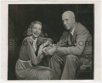 7p1399 LAUREN BACALL/HOWARD HAWKS 8.25x10 still 1944 he's her sponsor & gambler on new movie talent!