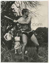 7p1428 ONE EYED JACKS candid deluxe 7.25x9.25 still 1961 near-naked Marlon Brando w/baseball bat by Shaw!