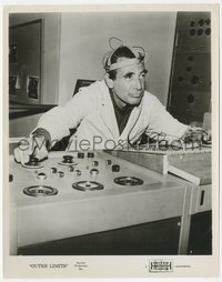 7p1431 OUTER LIMITS TV 8x10 still 1963 Gary Merrill using cool machine in The Human Factor episode!