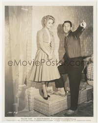 7p1438 PILLOW TALK candid 8x10 key book still 1959 Rock Hudson visited by Sandra Dee, his #1 fan!