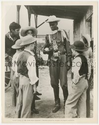 7p1450 SATCHEL PAIGE 8x10 still 1958 legendary baseball pitcher with kids, The Wonderful Country!