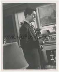 7p1460 STRANGERS ON A TRAIN 8.25x10 still 1951 c/u of Farley Granger pointing gun by Graybill!