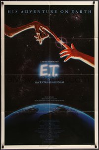 7p0329 E.T. THE EXTRA TERRESTRIAL studio style 1sh 1983 Steven Spielberg, John Alvin art over Earth!