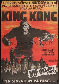 7r0237 KING KONG Swedish R1965 best image of giant ape over New York skyline holding Fay Wray!