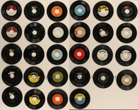 7s0843 LOT OF 28 45 RPM RECORDS 1950s-1960s songs from a variety of different artists!