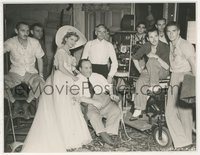 7x0312 REBECCA candid 8x10 key book still 1940 Hitchcock, Fontaine & Olivier w/crew during filming!