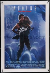 7x0452 ALIENS linen 1sh 1986 James Cameron sequel, Sigourney Weaver as Ripley carrying Carrie Henn!